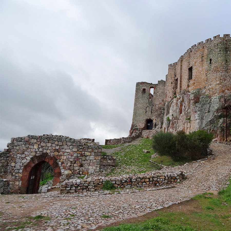 Puerta-de-los-3-arcos-Castillo-de-Calatrava-la-Nueva